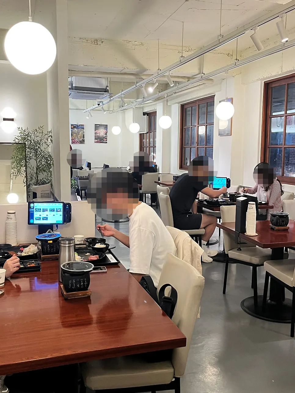 손님이 많은 이자와 매장 내부