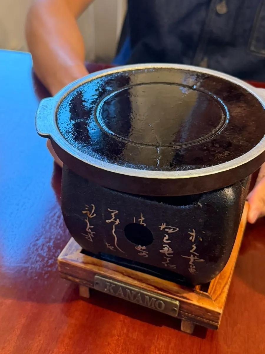 불이 올라온 개인 화로와 불판