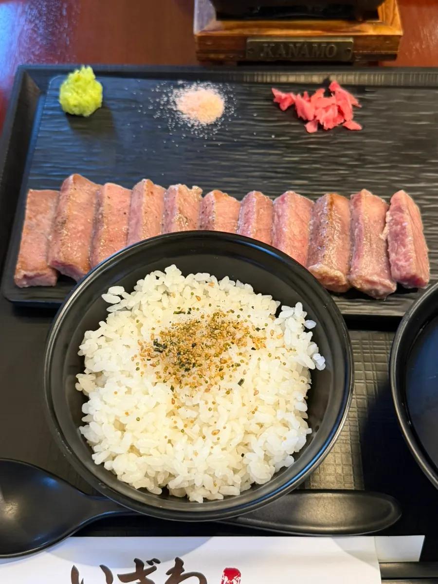 선홍빛 채끝살 규카츠 단면