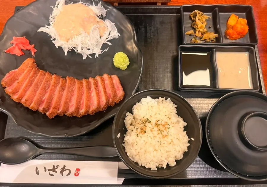 Gyukatsu set and steki set served together