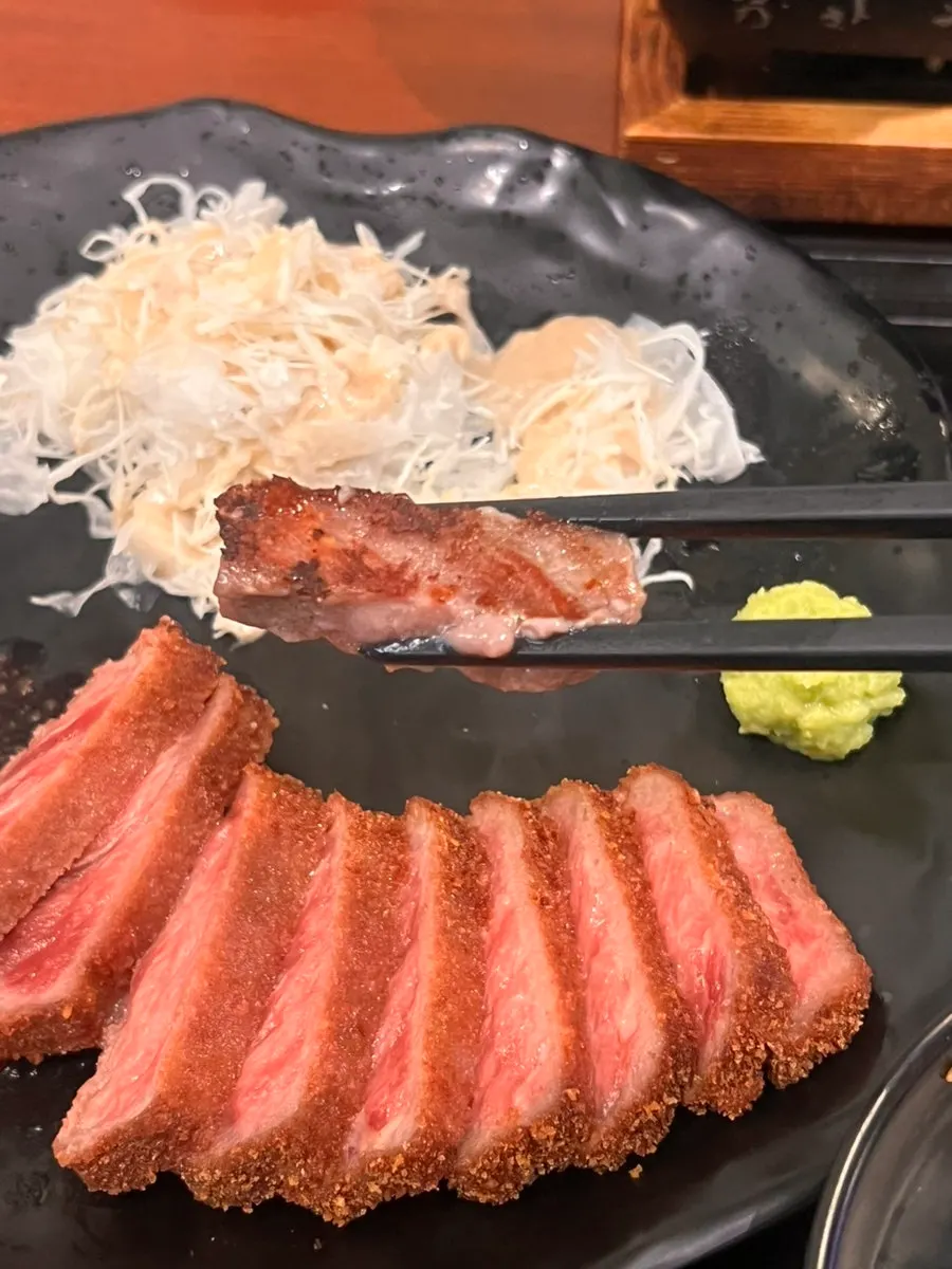 Well-grilled steki and gyukatsu off the stove