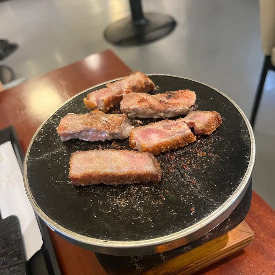 Gyukatsu placed on the tabletop grill