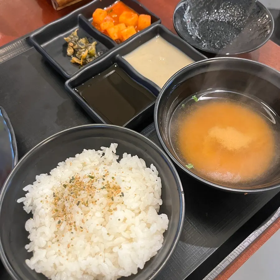White onion sauce with a side dish