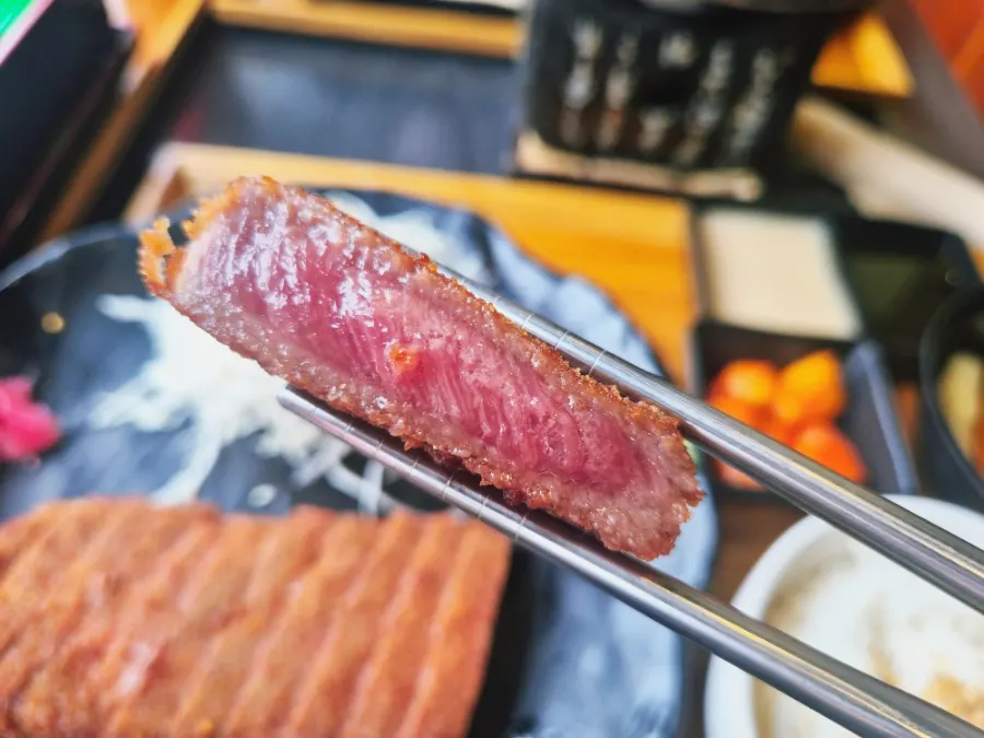 Small tabletop burner with medium-rare gyukatsu