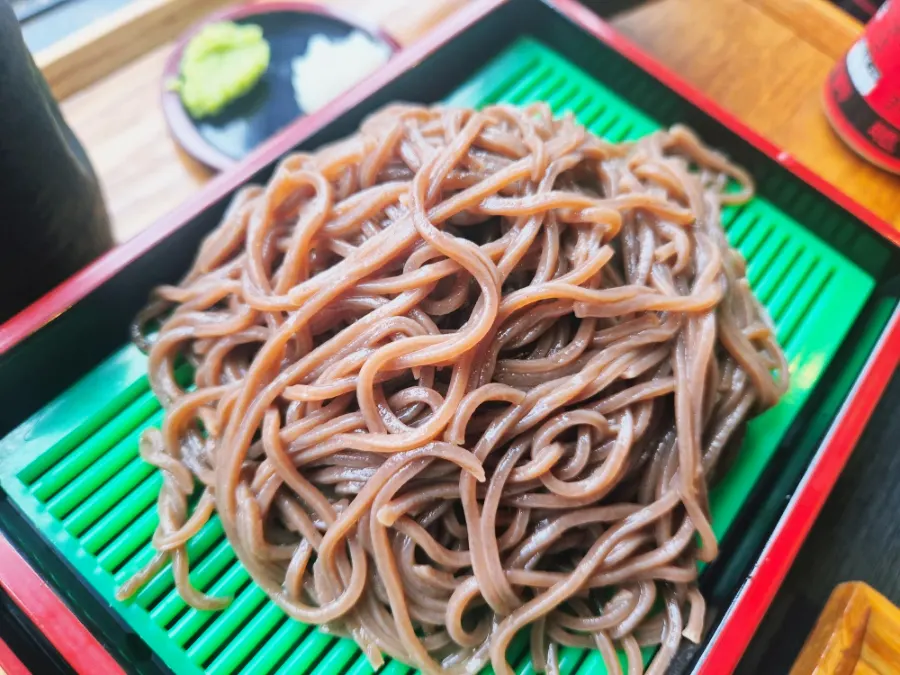Cold soba noodles and toppings at Izawa