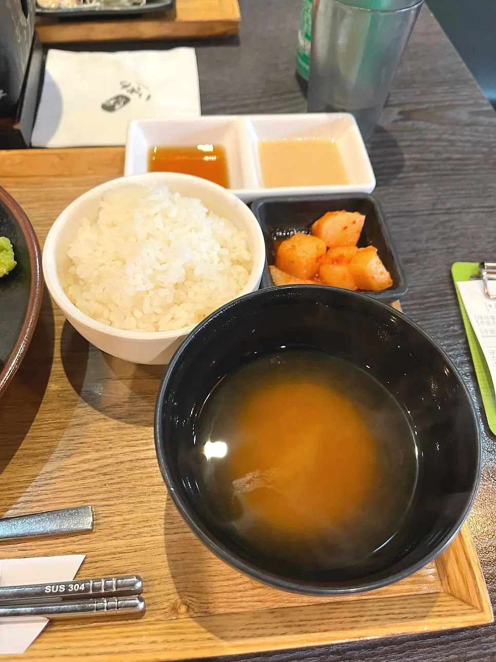 된장국 밥 깍두기 샐러드 정식 구성