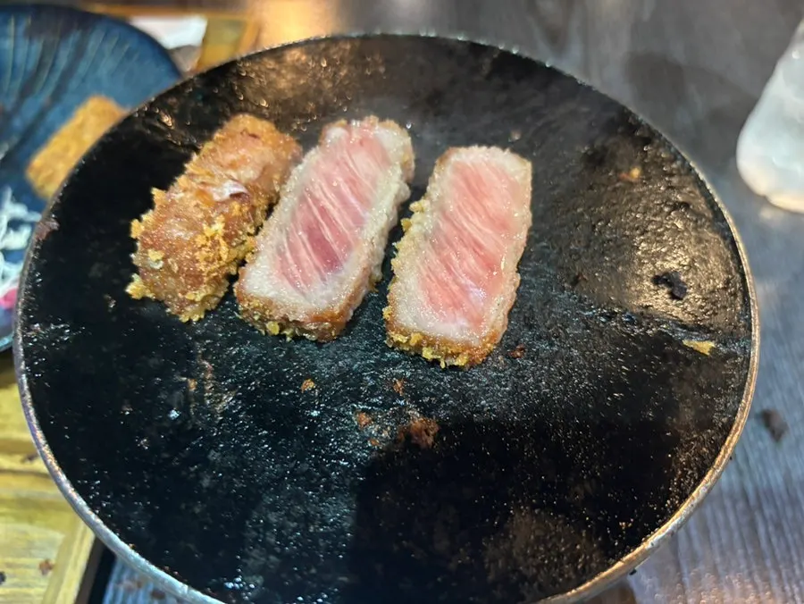 미니화로에 직접 구워지는 규카츠 한 점