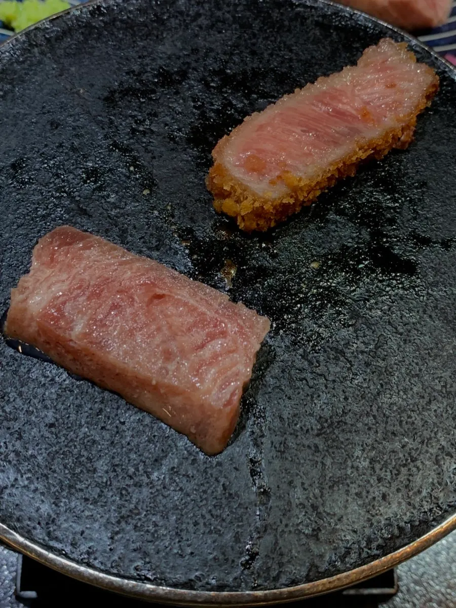 육각면을 골고루 익힌 스테키 조각