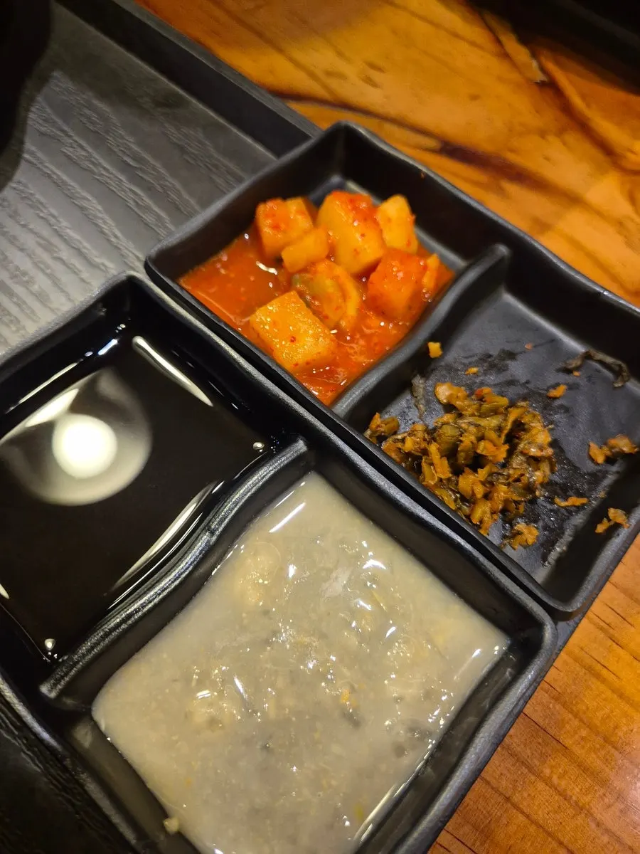 밥이 함께 나온 더블규카츠 정식 상차림