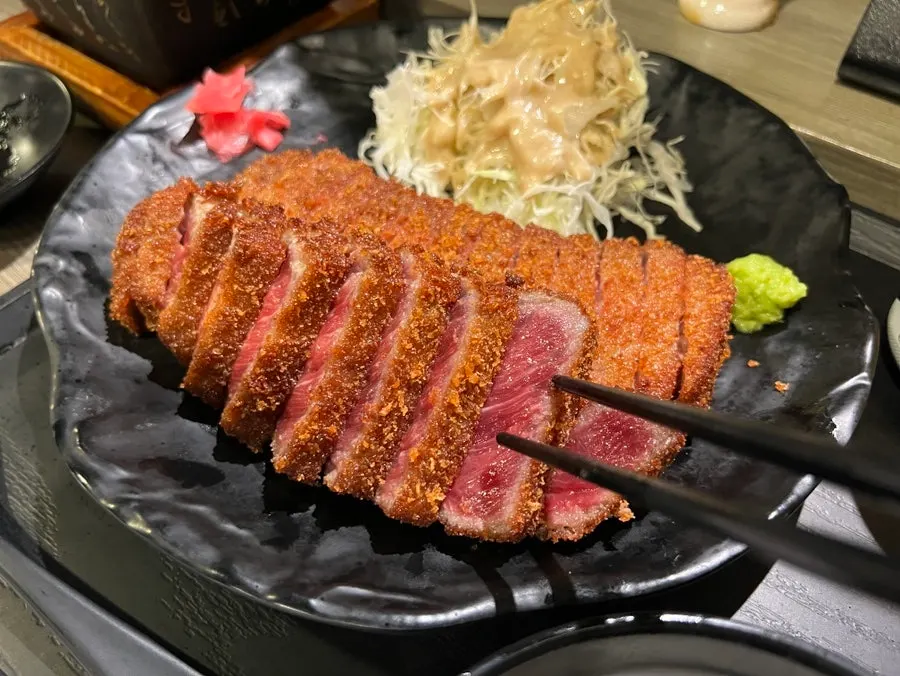 선홍빛 규카츠 단면