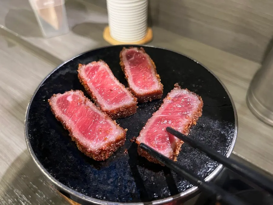 마늘 소스에 찍은 규카츠