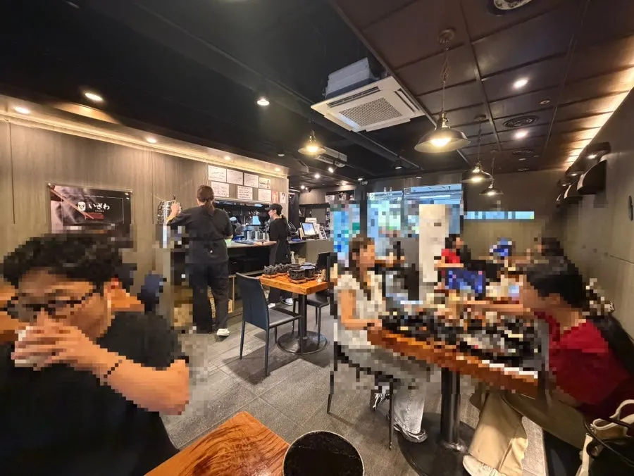 이자와 여의도직영점 매장 내부 전경