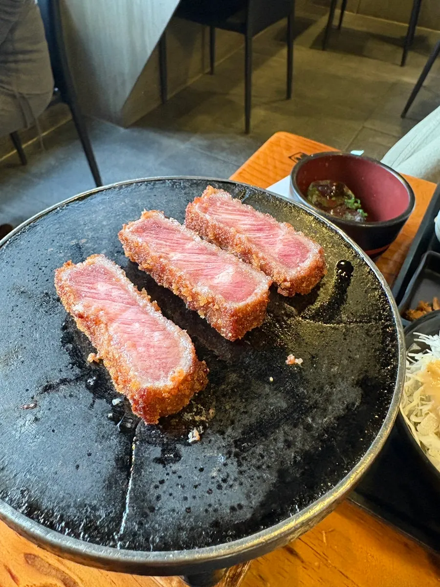 Gyukatsu being grilled on the mini brazier