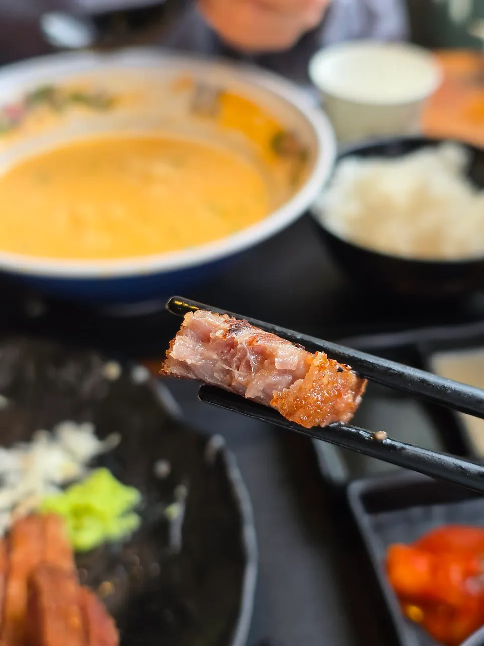 간장소스에 찍은 규카츠