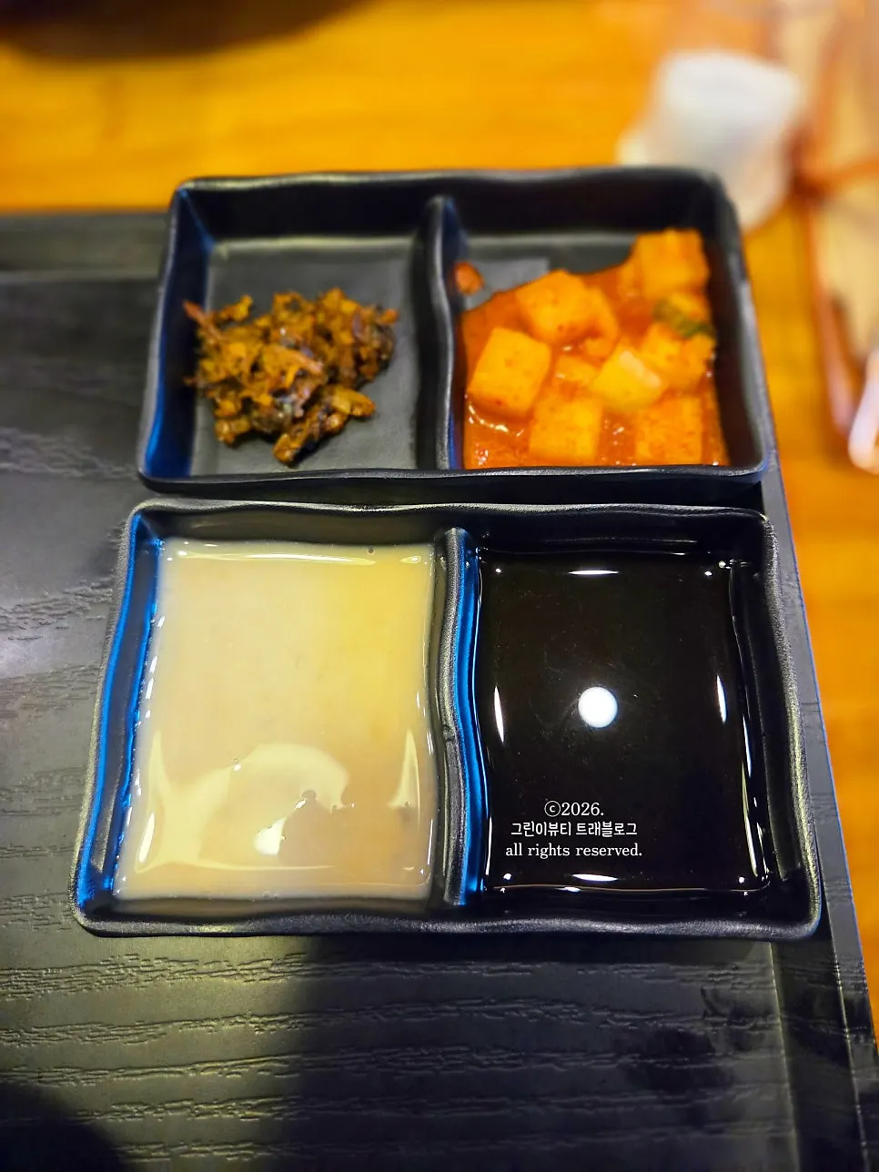 규카츠와 함께 나온 소스 두 가지