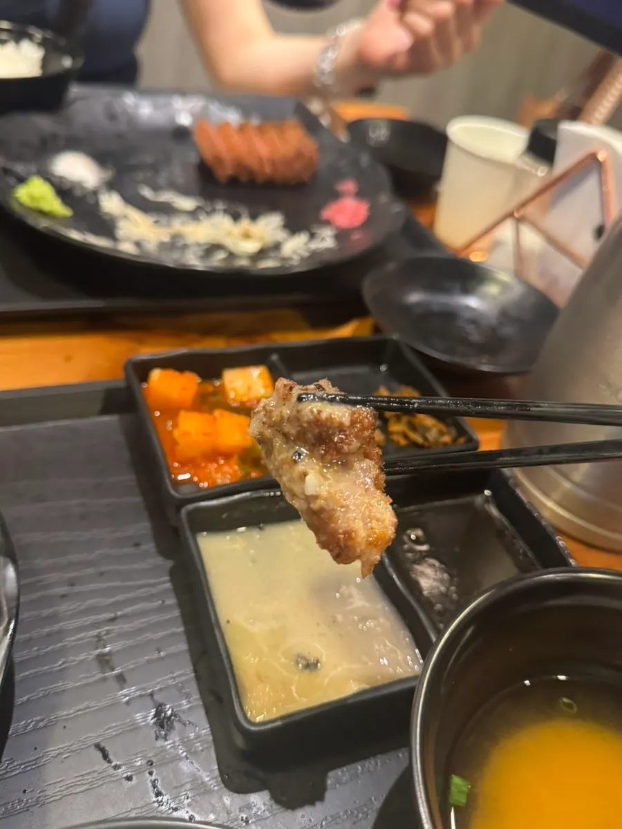 겨자땅콩 소스에 찍은 규카츠
