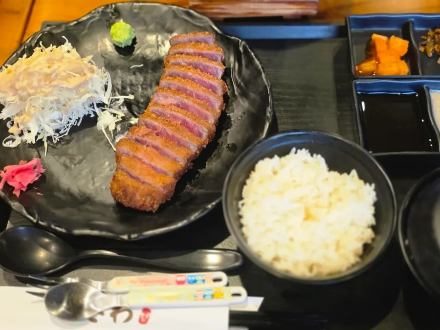 Full spread of Izawa's sirloin gyukatsu set