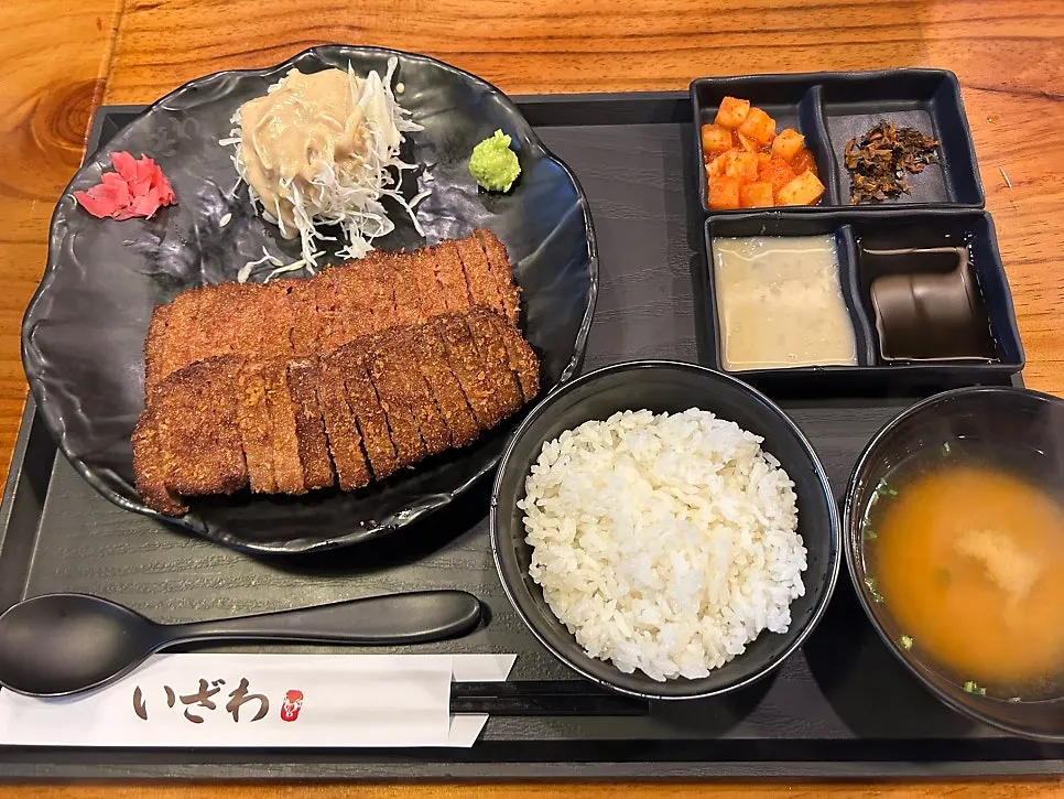 Table set with double gyukatsu and momil