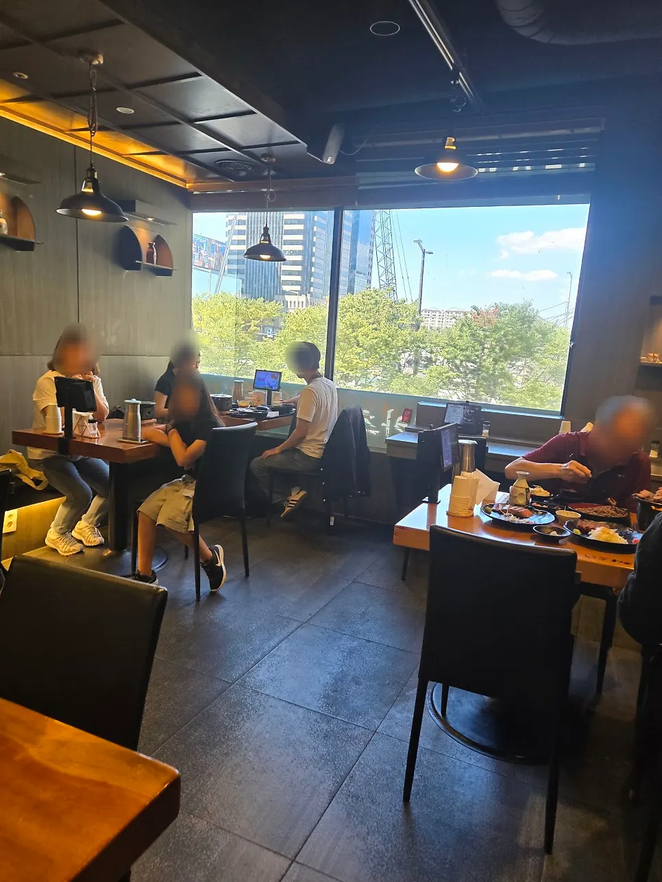 Izawa's window seating with a large view of Yeouido Station