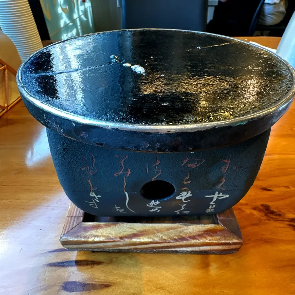 Mini grill plate placed on the table for gyukatsu