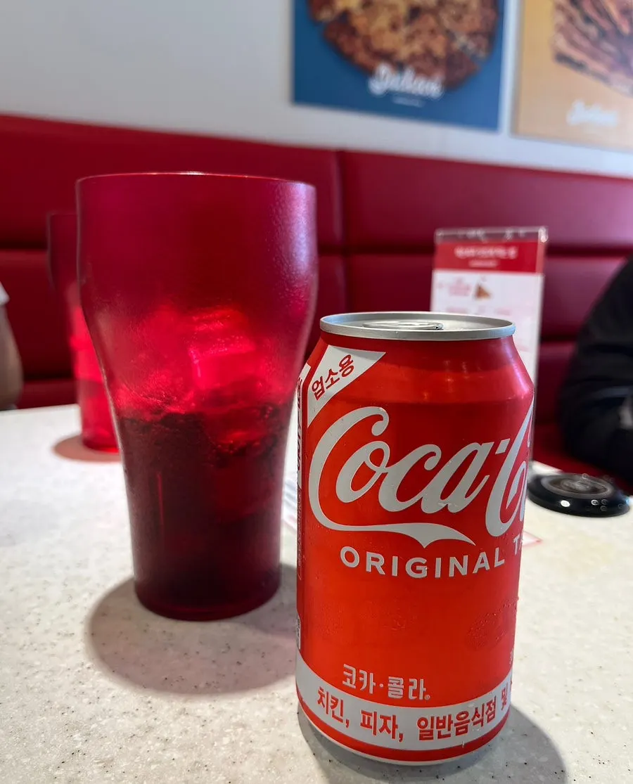 콜라와 함께 나온 얼음잔