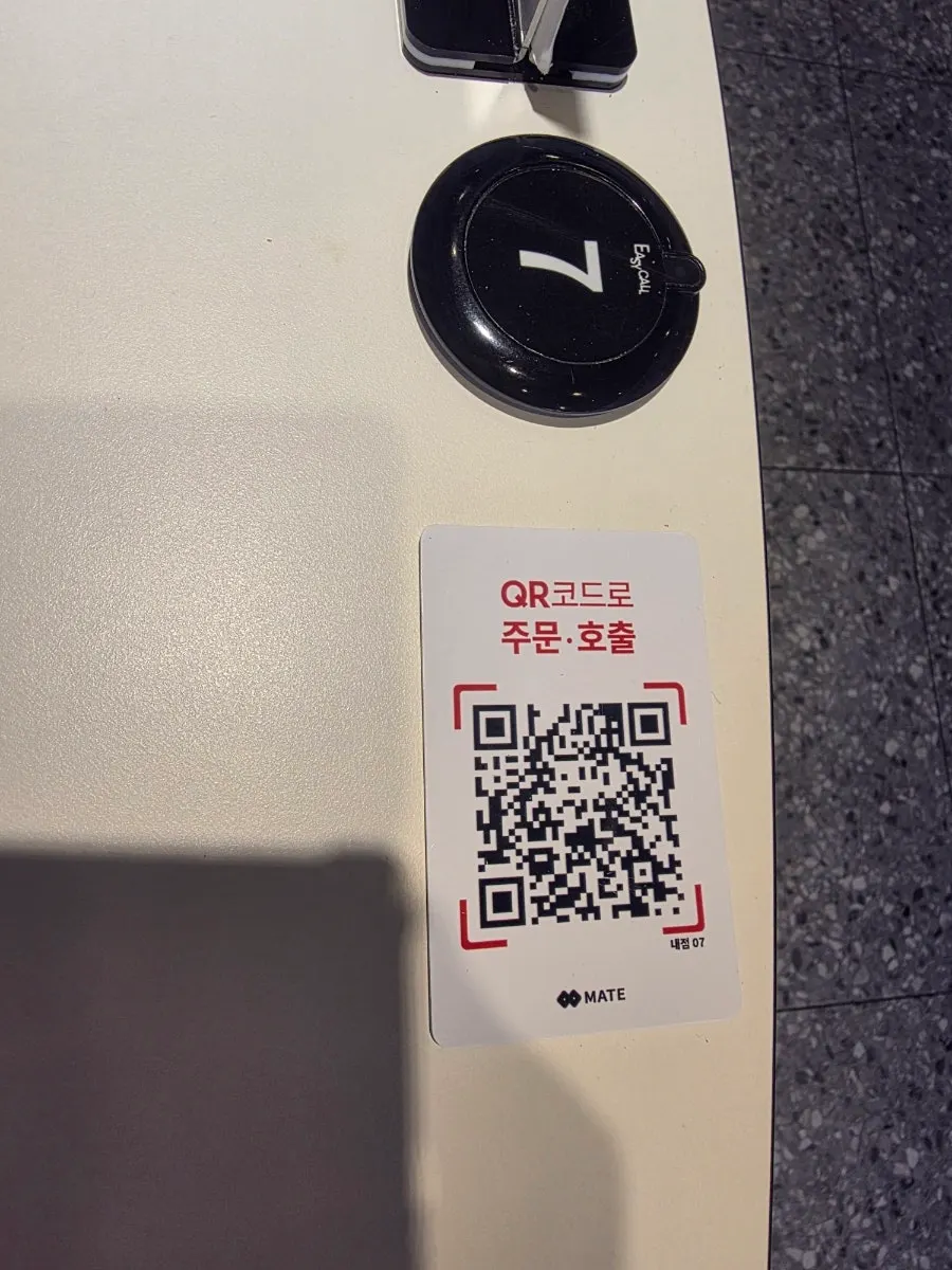 QR code ordering instructions attached to the table