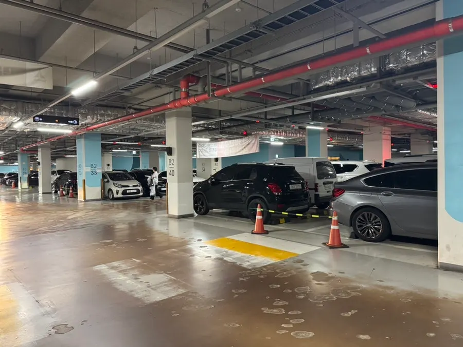 Hanwha Obelisk parking lot near Jackson Pizza Wirye Branch