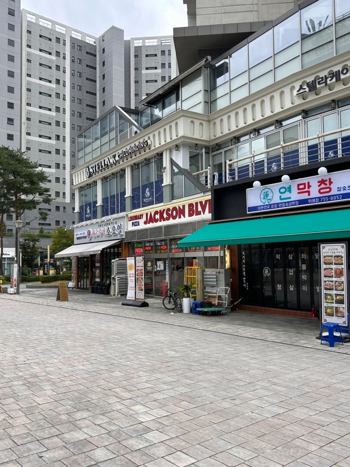 롯데시네마와 같은 건물 1층 잭슨피자 위례점