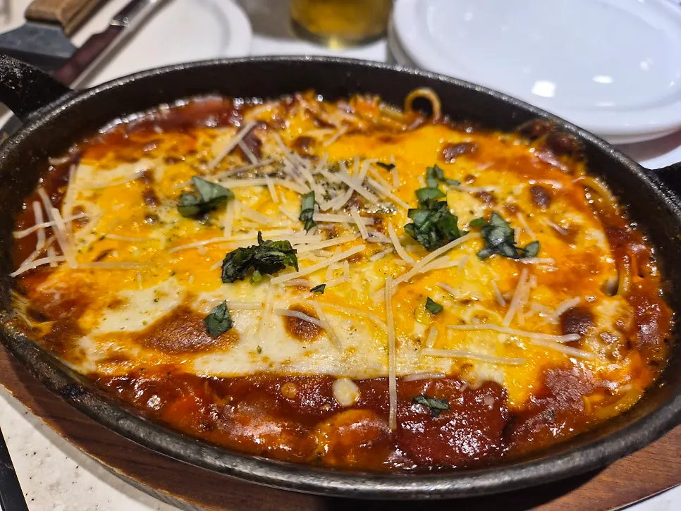 Tomato cheese spaghetti topped with plenty of cheese and sauce