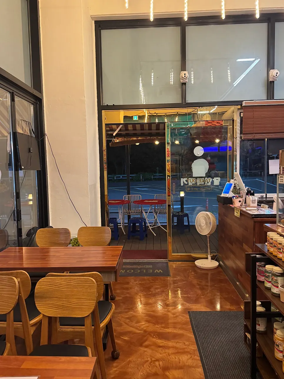 매장 내부 테이블 좌석