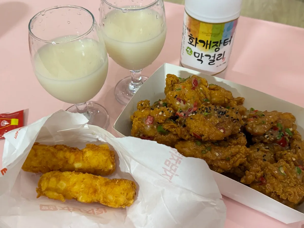 맵슐랭 순살과 막걸리로 차린 숙소 야식상