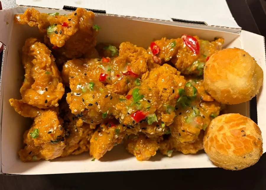 숙소에 펼쳐놓은 순살 맵슐랭