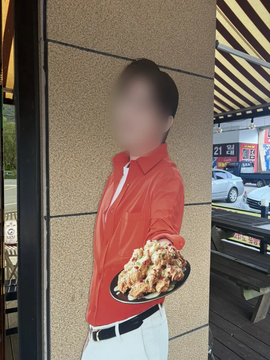 화개장터 삼거리 앞 자담치킨 하동화개장터점 외관