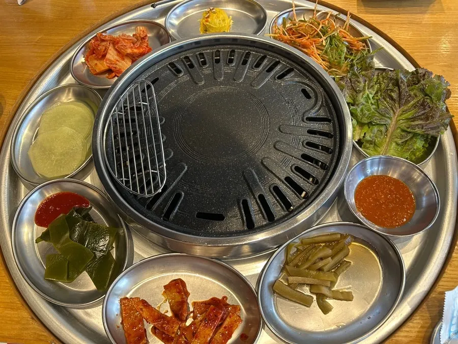 Table set fully with side dishes