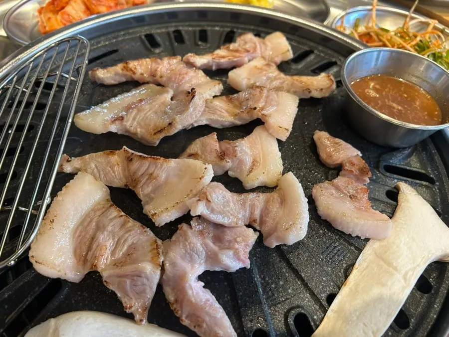 Kkodeulsal grilled to a golden color