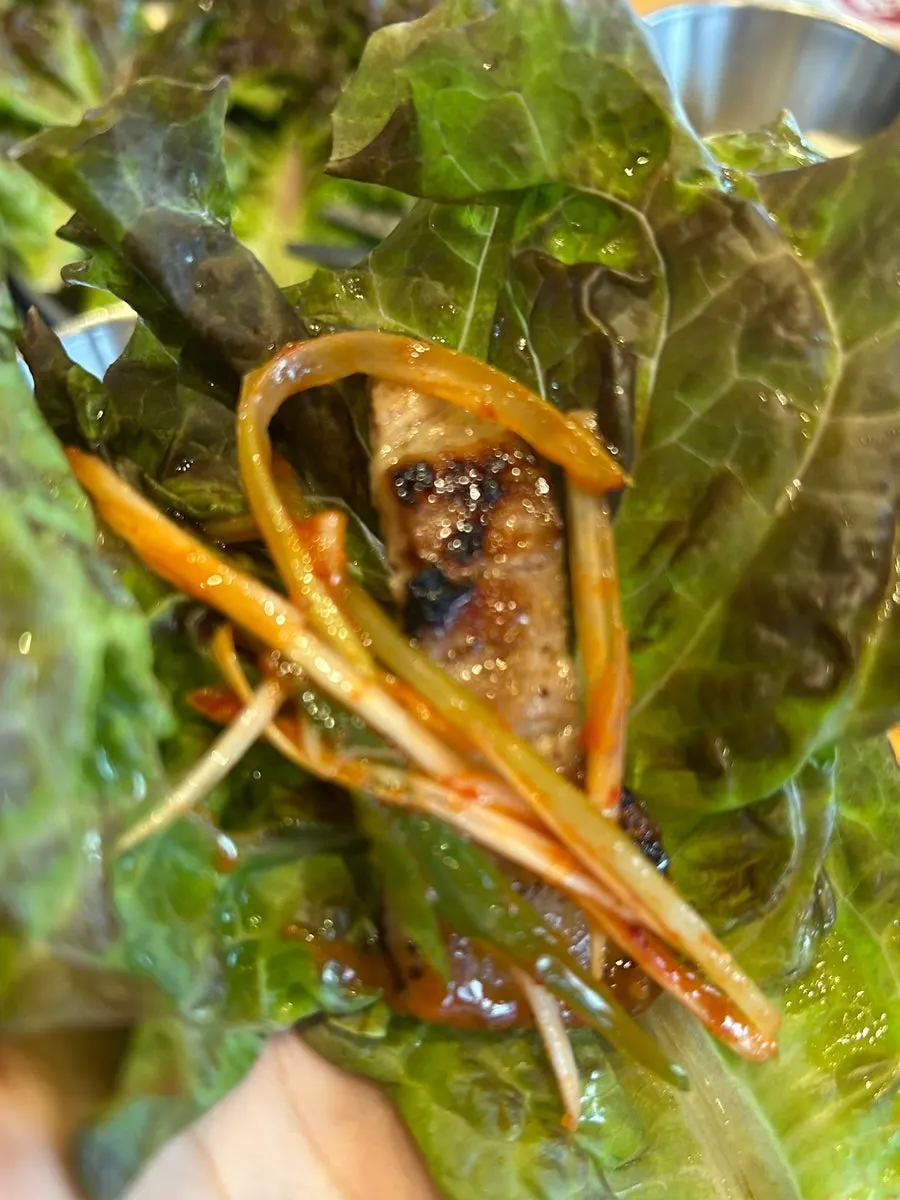 Kkodeulsal wrapped in lettuce