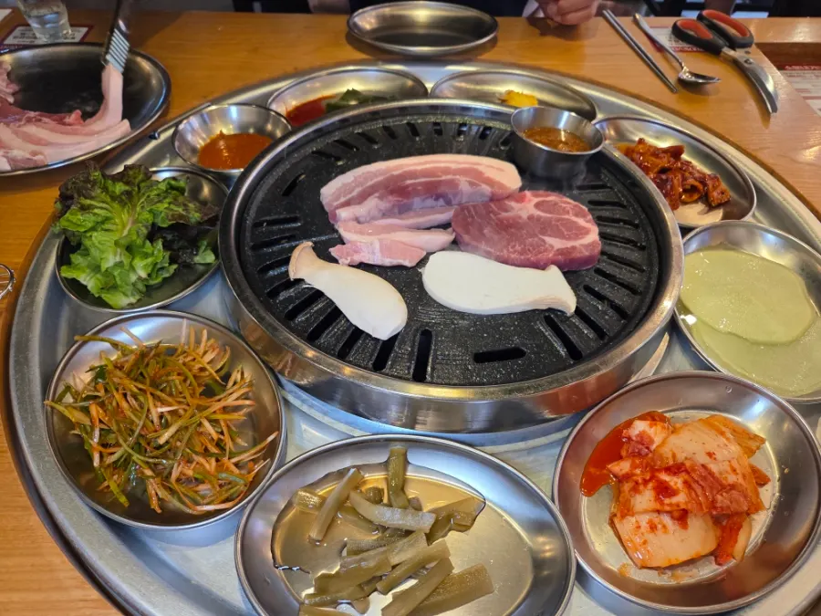 The patented spinning tray being served