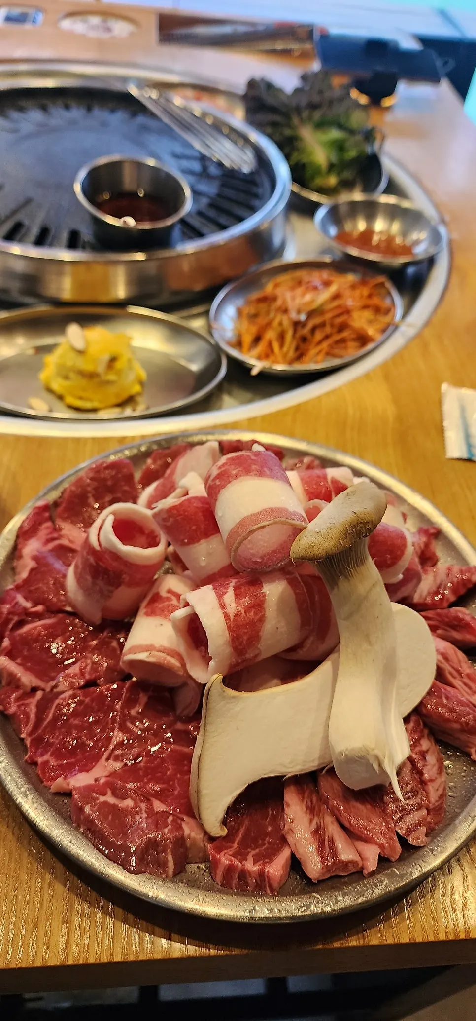 The manually spinning platter with side dishes