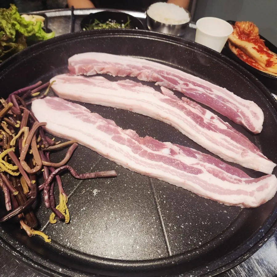 지글지글 구워지는 삼겹살