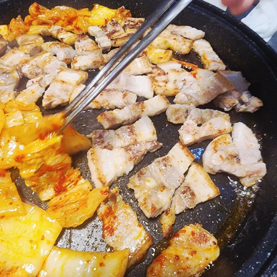 자갈집 평내점 좌석과 조명