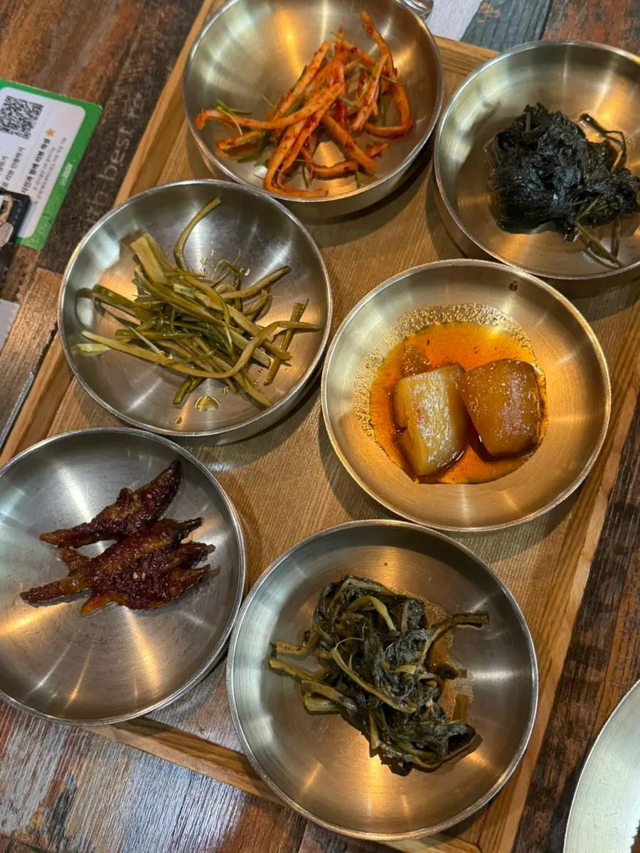 Full spread of the Tteuranchae Bapsang set for two