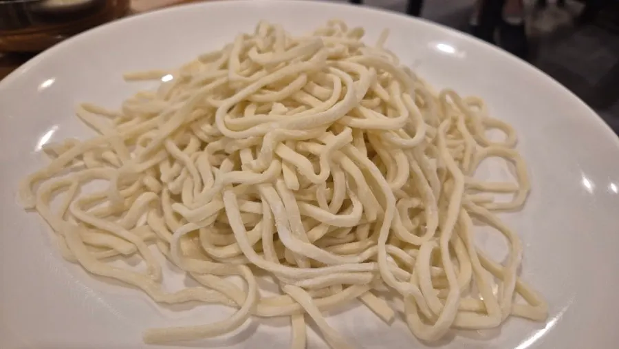 먼저 나온 육수 냄비