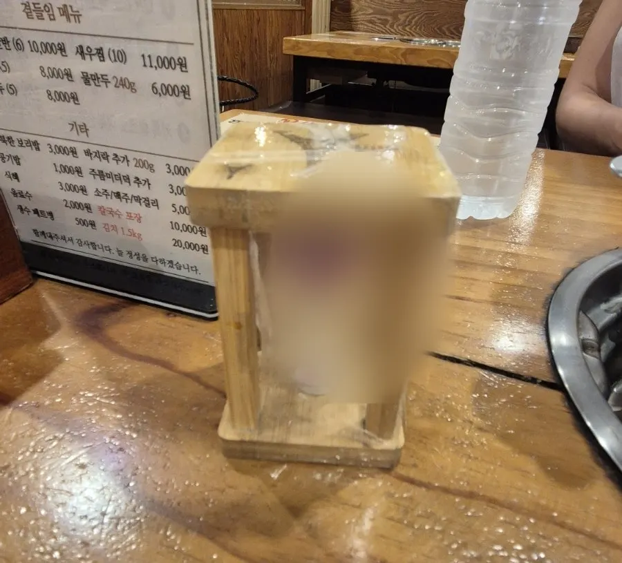 테이블 위 모래시계