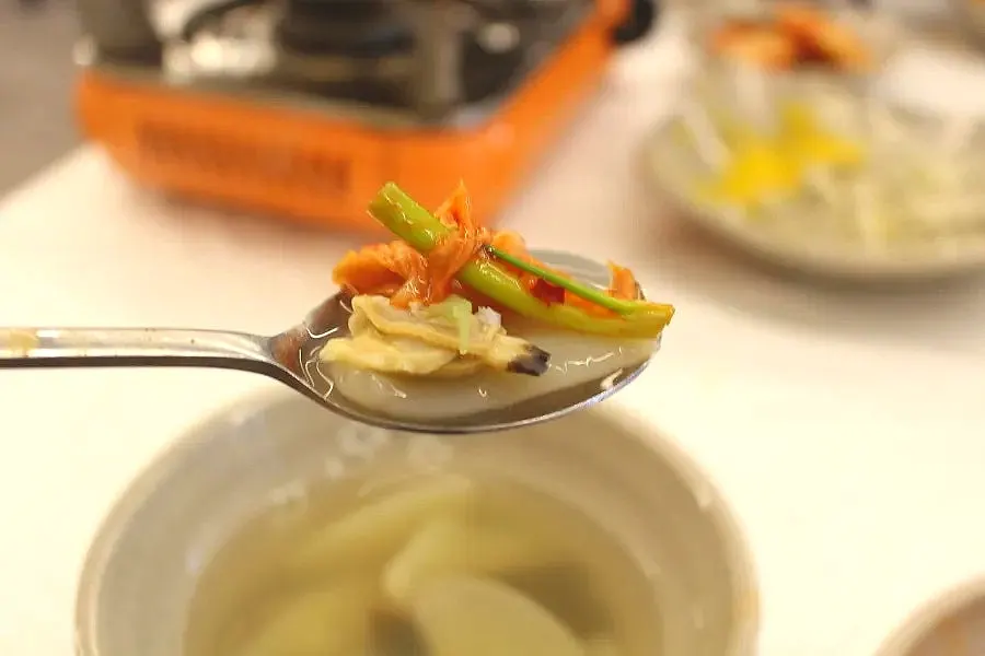 Clam soup with dumplings inside