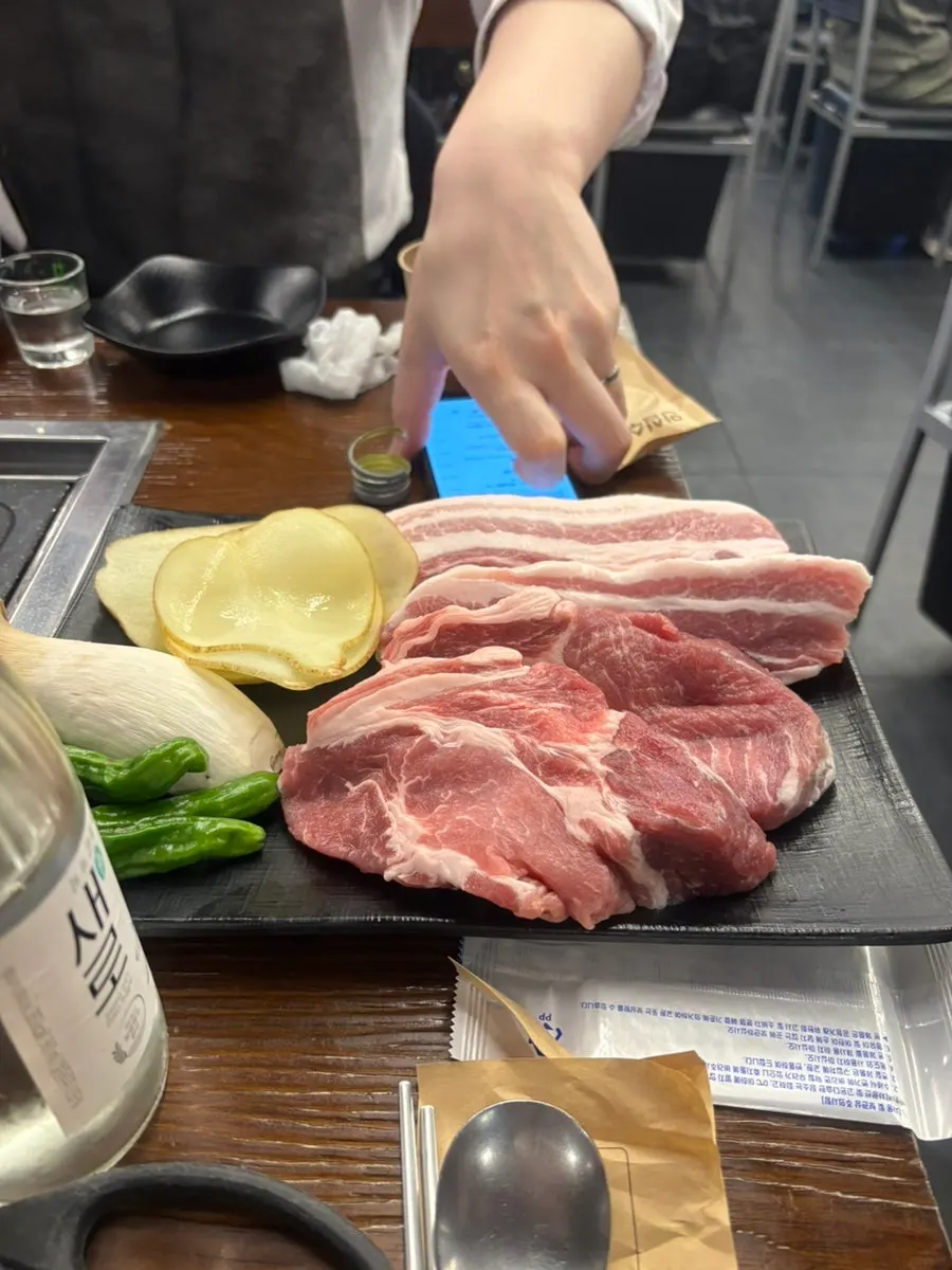 Pinggan daging mentah cham samgyeopsal dan kkotmoksal Boseong nokdon