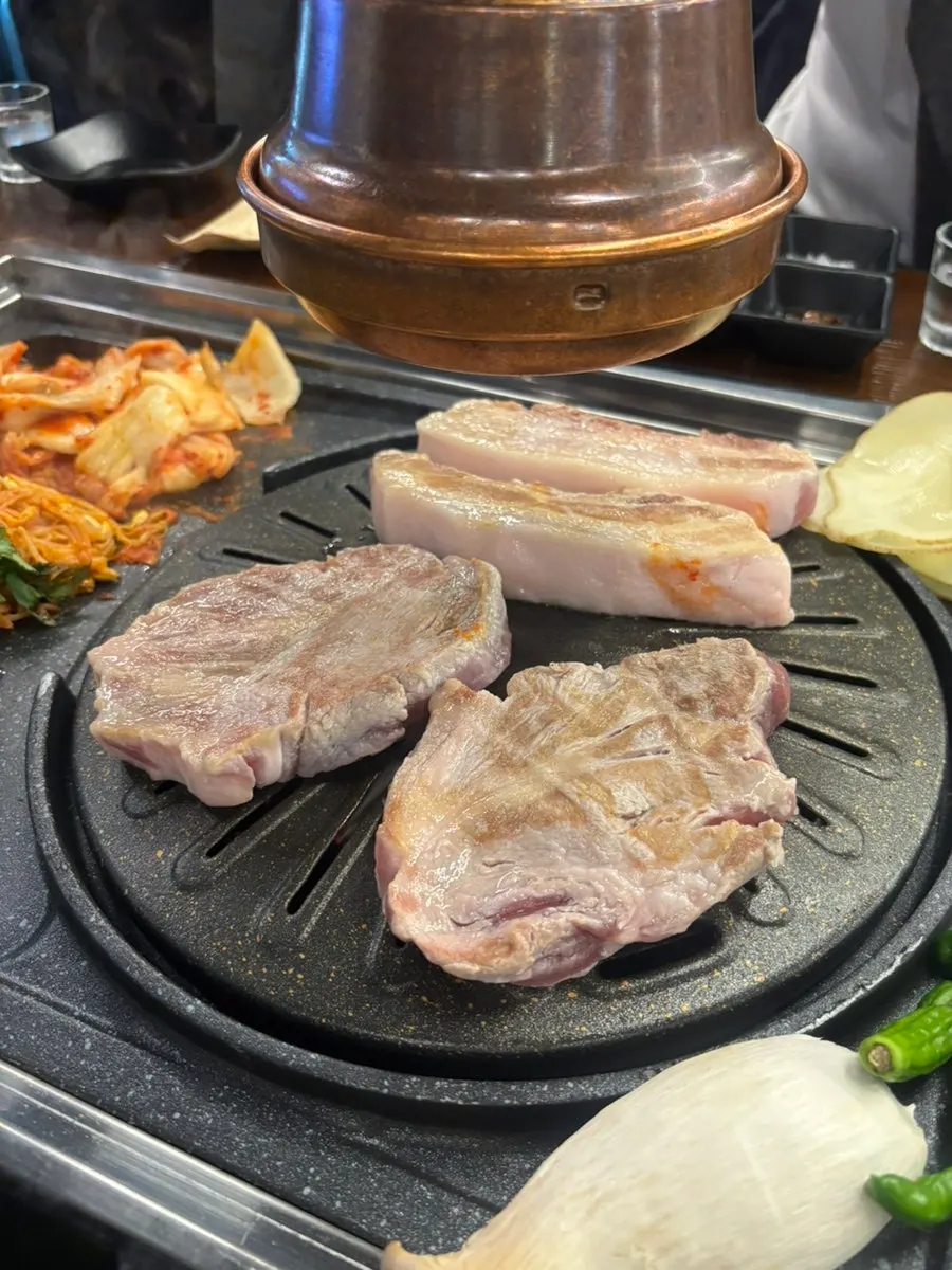 Cham samgyeopsal di atas grill