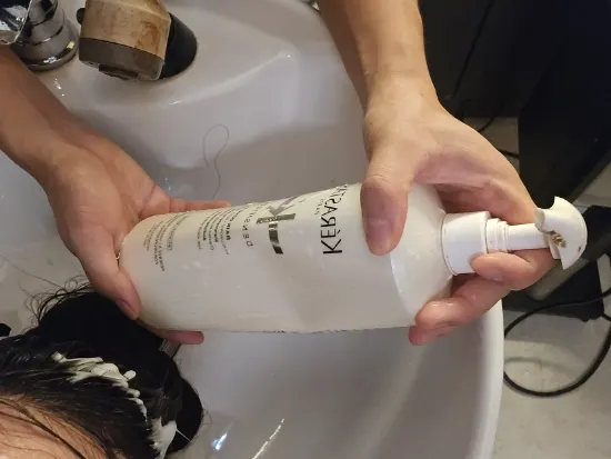 Third shampoo step of the scalp and hair clinic