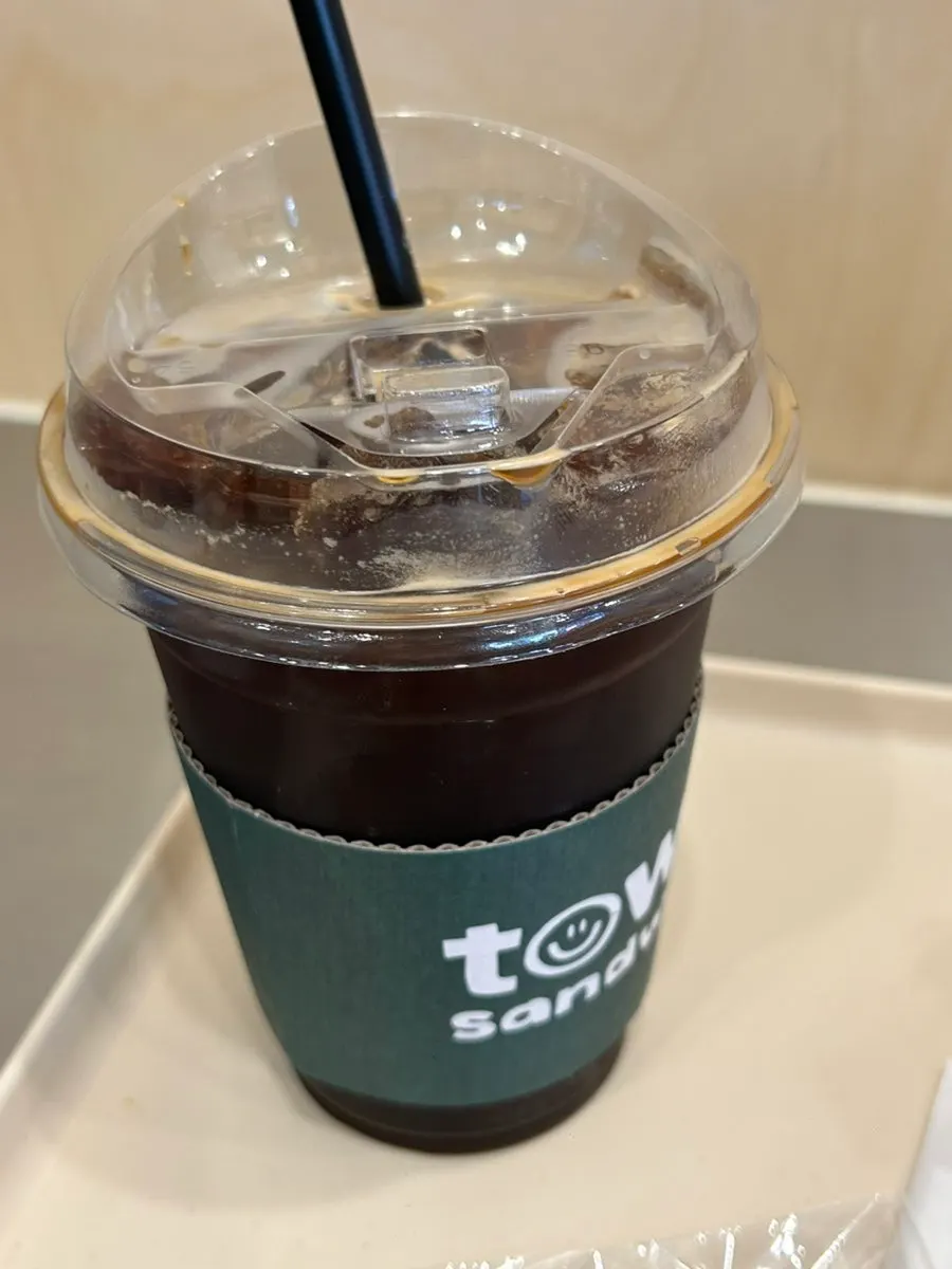 Strongly brewed iced americano