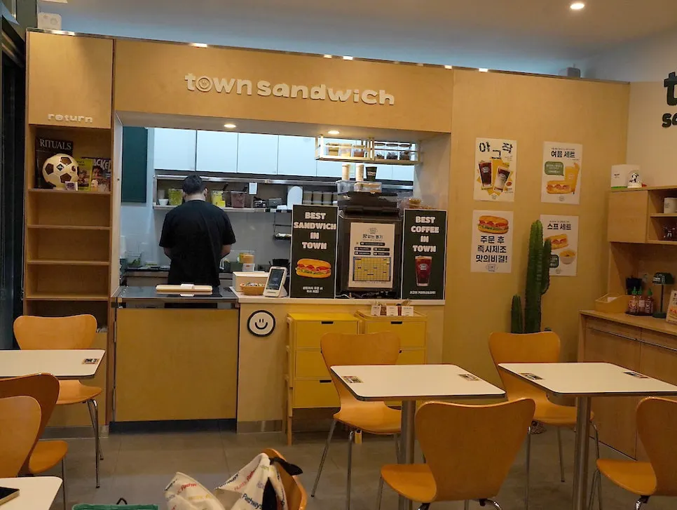 Order counter at Town Sandwich Jamsil Branch