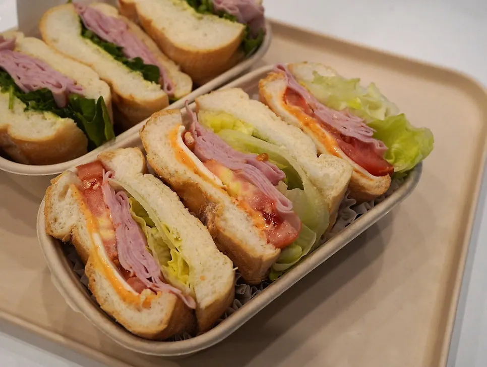 Truffle jambon-beurre, Town Sandwich, and rooibos tea set